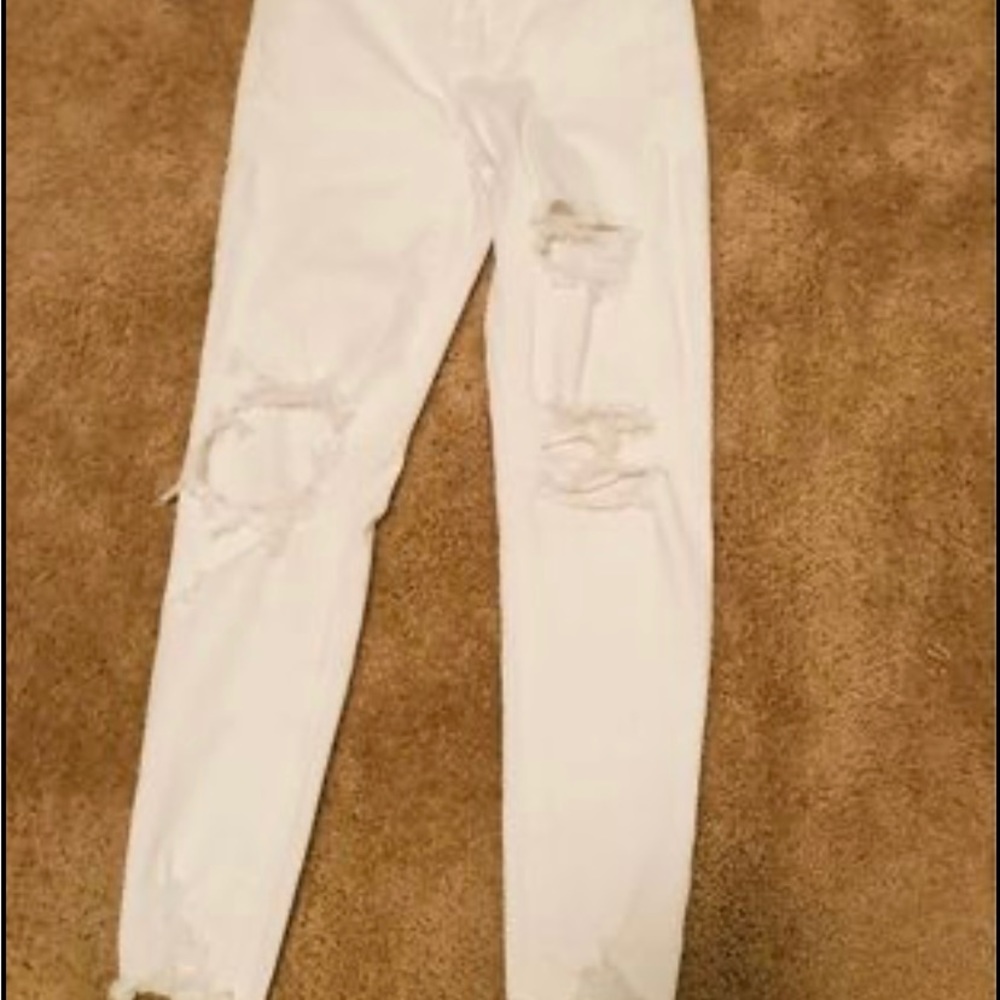 American Eagle White Distressed Jeans Size 4